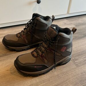 Brand new Columbia hiking boots men size 11